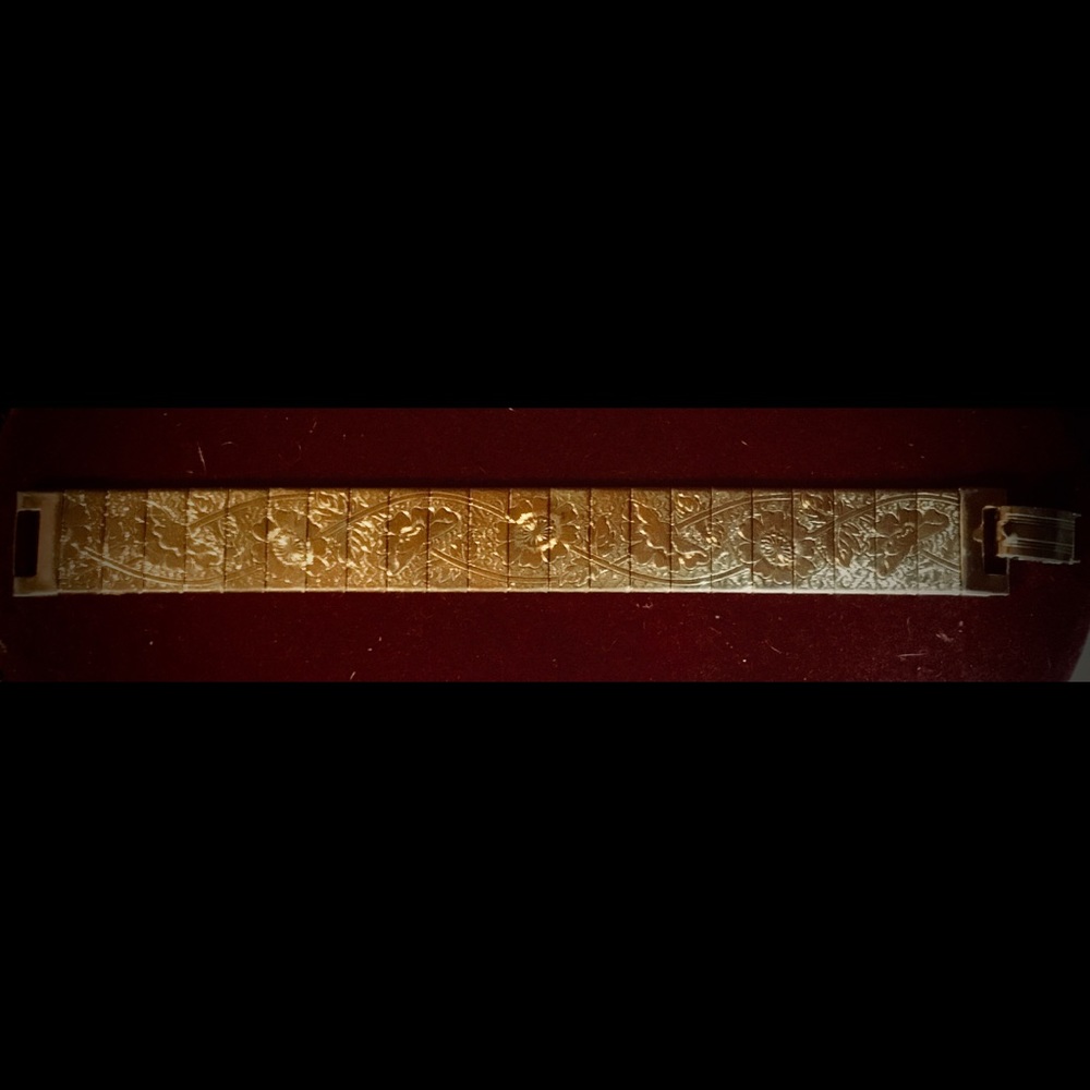 Gold Tone Bracelet w/ Floral Motif